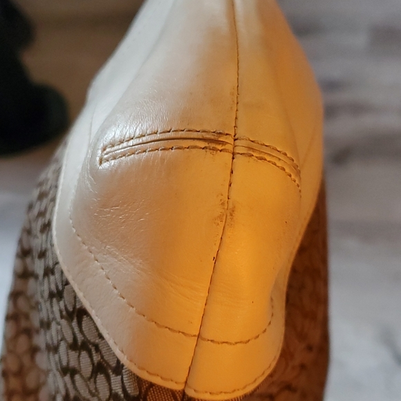 *SOLD* Coach Crossbody - Picture 2 of 6